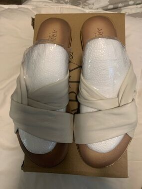 Artisan by zigi Ivory Twist Leather Slide Sandals - Women